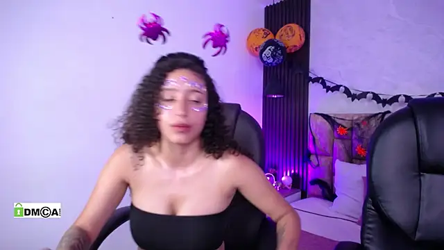 Snapshot of alondraandsweet1 chatting on 10-31-25, 02:18 alondraandsweet1 online show from 10-31-25, 02:18