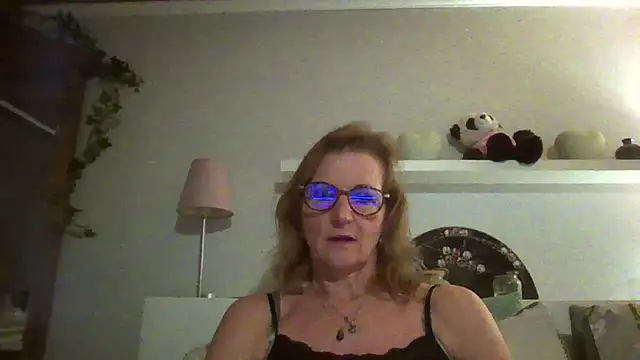Snapshot of Valinella chatting on 12-03-25, 07:45 Valinella online show from 12-03-25, 07:45