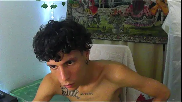 Snapshot of Crxxxsh chatting on 09-09-25, 03:50 Crxxxsh online show from 09-09-25, 03:50