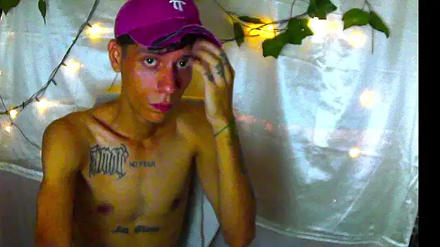 Snapshot of Crxxxsh chatting on 09-20-25, 07:15 Crxxxsh online show from 09-20-25, 07:15