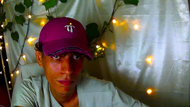 Snapshot of Crxxxsh chatting on 09-21-25, 07:21 Crxxxsh online show from 09-21-25, 07:21