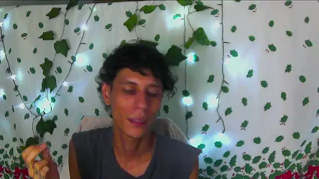 Snapshot of Crxxxsh chatting on 09-22-25, 11:51 Crxxxsh online show from 09-22-25, 11:51