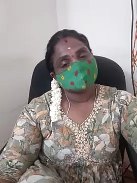 Snapshot of Tamil_Kavitha10 chatting on 10-01-25, 04:46 Tamil Kavitha10 online show from 10-01-25, 04:46