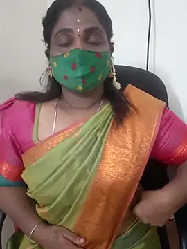 Snapshot of Tamil_Kavitha10 chatting on 10-08-25, 01:20 Tamil Kavitha10 online show from 10-08-25, 01:20