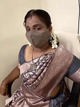 Snapshot of Tamil_Kavitha10 chatting on 10-09-25, 02:04 Tamil Kavitha10 online show from 10-09-25, 02:04