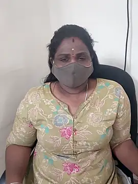 Snapshot of Tamil_Kavitha10 chatting on 10-10-25, 12:04 Tamil Kavitha10 online show from 10-10-25, 12:04