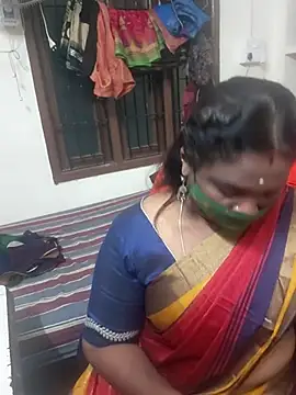 Snapshot of Tamil_Kavitha10 chatting on 10-28-25, 02:20 Tamil Kavitha10 online show from 10-28-25, 02:20