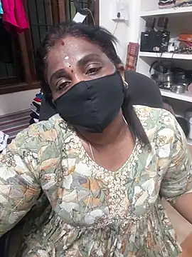 Snapshot of Tamil_Kavitha10 chatting on 10-30-25, 03:46 Tamil Kavitha10 online show from 10-30-25, 03:46