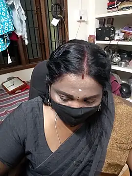 Snapshot of Tamil_Kavitha10 chatting on 10-31-25, 03:02 Tamil Kavitha10 online show from 10-31-25, 03:02