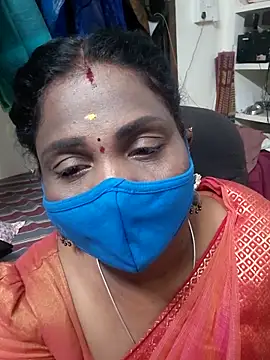 Snapshot of Tamil_Kavitha10 chatting on 11-05-25, 05:13 Tamil Kavitha10 online show from 11-05-25, 05:13