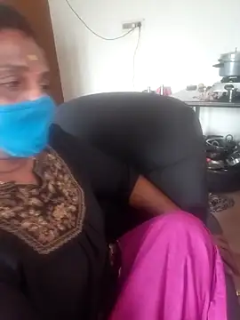 Snapshot of Tamil_Kavitha10 chatting on 11-13-25, 07:51 Tamil Kavitha10 online show from 11-13-25, 07:51