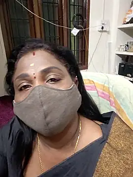 Snapshot of Tamil_Kavitha10 chatting on 11-24-25, 01:55 Tamil Kavitha10 online show from 11-24-25, 01:55