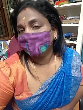 Snapshot of Tamil_Kavitha10 chatting on 12-13-25, 07:53 Tamil Kavitha10 online show from 12-13-25, 07:53