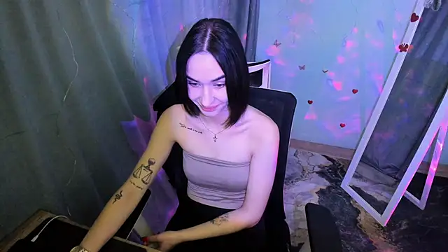 Snapshot of Bella_Night4 chatting on 12-01-25, 08:08 Bella Night4 online show from 12-01-25, 08:08