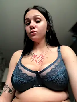 Snapshot of VendiMur chatting on 10-27-25, 02:15 VendiMur online show from 10-27-25, 02:15