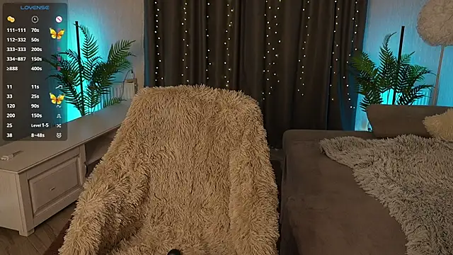 Snapshot of ValenciiaQ chatting on 10-08-25, 07:11 ValenciiaQ online show from 10-08-25, 07:11