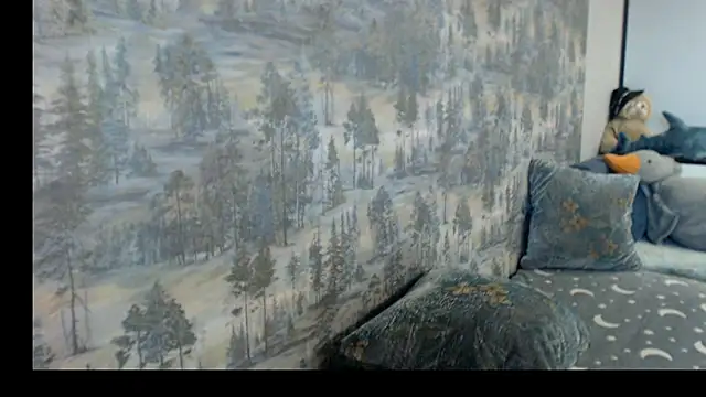 Snapshot of __Elina__ chatting on 10-21-25, 03:40 Elina online show from 10-21-25, 03:40