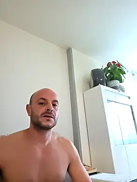 Snapshot of nono93100@xh chatting on 12-14-25, 08:41 nono93100xh online show from 12-14-25, 08:41