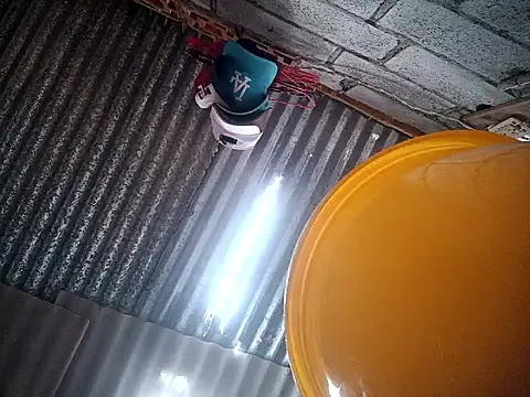 SaraBust online show from 10-05-25, 04:27