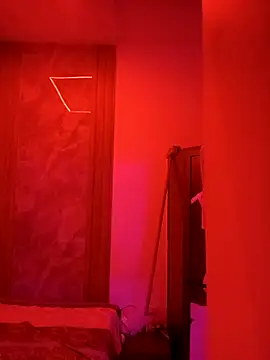 SaraBust online show from 10-18-25, 02:25