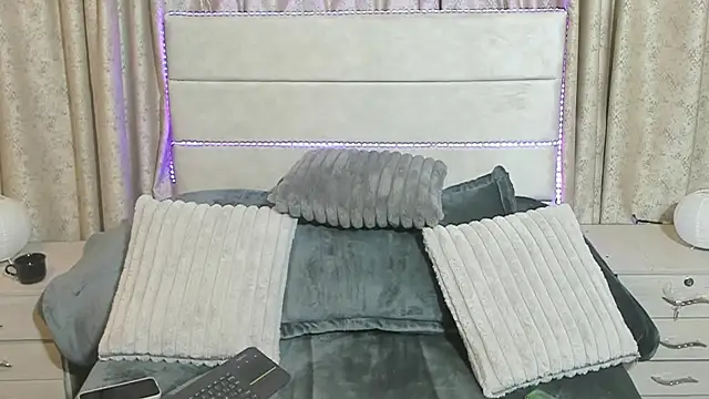 Snapshot of incognyta chatting on 10-31-25, 02:18 incognyta online show from 10-31-25, 02:18