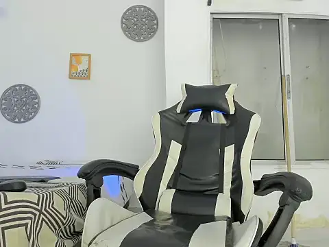 Snapshot of Jax_Maliq chatting on 09-23-25, 04:15 Jax Maliq online show from 09-23-25, 04:15