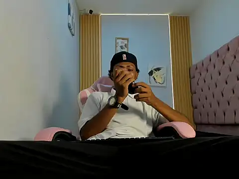 Snapshot of Jax_Maliq chatting on 10-07-25, 01:47 Jax Maliq online show from 10-07-25, 01:47