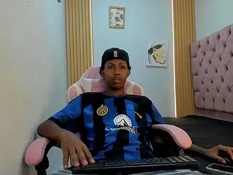 Snapshot of Jax_Maliq chatting on 10-10-25, 01:37 Jax Maliq online show from 10-10-25, 01:37