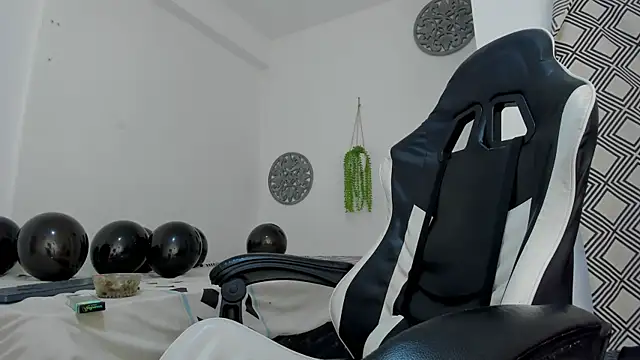 Snapshot of Jax_Maliq chatting on 10-16-25, 06:03 Jax Maliq online show from 10-16-25, 06:03