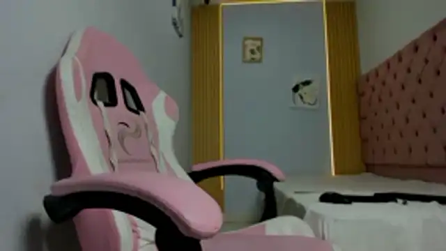 Snapshot of Jax_Maliq chatting on 10-19-25, 01:50 Jax Maliq online show from 10-19-25, 01:50