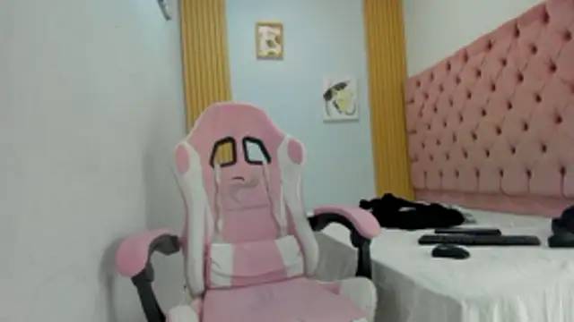 Snapshot of Jax_Maliq chatting on 10-22-25, 02:12 Jax Maliq online show from 10-22-25, 02:12