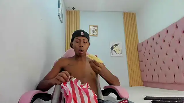 Snapshot of Jax_Maliq chatting on 10-30-25, 02:24 Jax Maliq online show from 10-30-25, 02:24