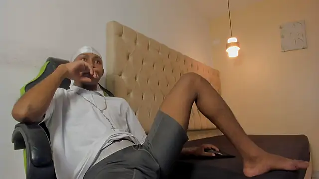 Snapshot of Jax_Maliq chatting on 11-15-25, 02:53 Jax Maliq online show from 11-15-25, 02:53