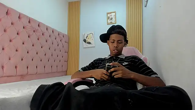 Snapshot of Jax_Maliq chatting on 11-21-25, 03:05 Jax Maliq online show from 11-21-25, 03:05