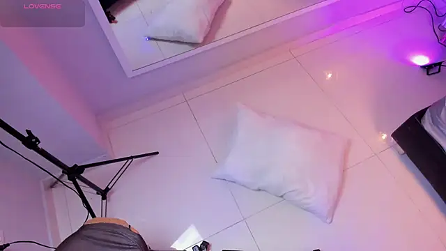 Snapshot of Mia_Valentine_ chatting on 11-10-25, 09:03 Mia Valentine online show from 11-10-25, 09:03