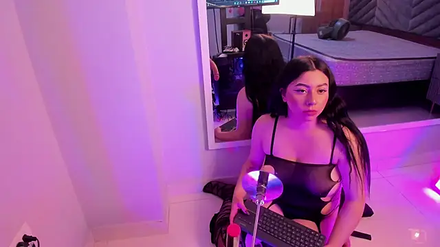 Snapshot of Mia_Valentine_ chatting on 11-13-25, 08:52 Mia Valentine online show from 11-13-25, 08:52