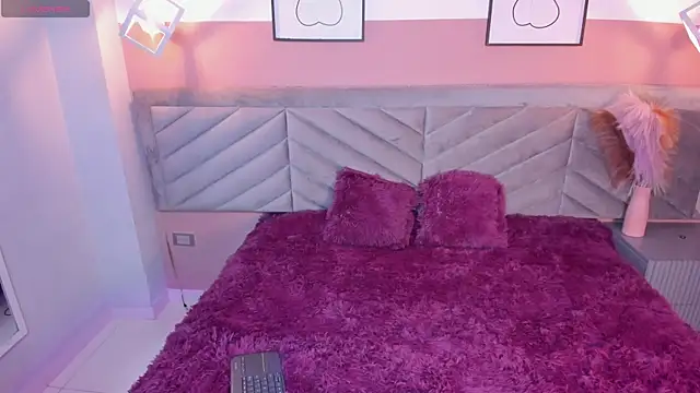 Snapshot of Mia_Valentine_ chatting on 11-29-25, 08:23 Mia Valentine online show from 11-29-25, 08:23