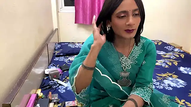 LuvLayla online show from 10-09-25, 04:38