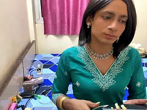 LuvLayla online show from 10-18-25, 06:19