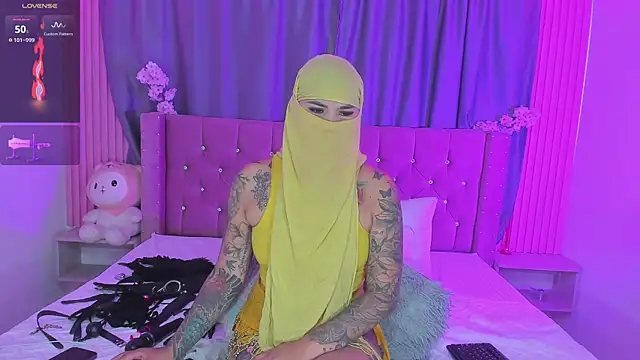 Nayla-Mouna online show from 04-16-26, 09:15