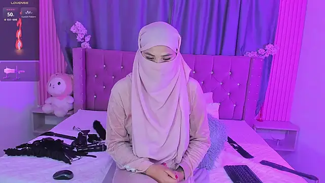 Nayla-Mouna online show from 04-23-26, 08:02