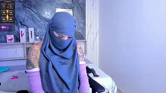 Snapshot of Nayla-Mouna chatting on 07-15-26, 12:21 Nayla-Mouna online show from 07-15-26, 12:21