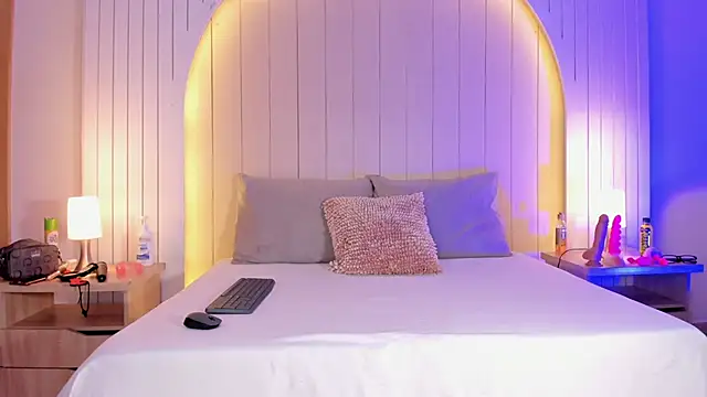 ALICESANDOVAL online show from 12-15-25, 11:25