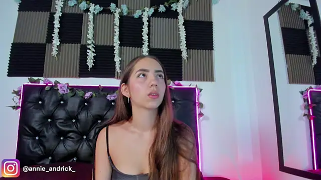  leda swan  online show from 04-18-26, 11:03