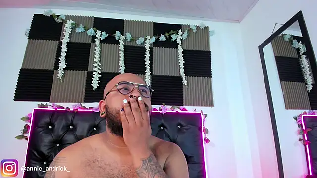  leda swan  online show from 04-24-26, 11:12