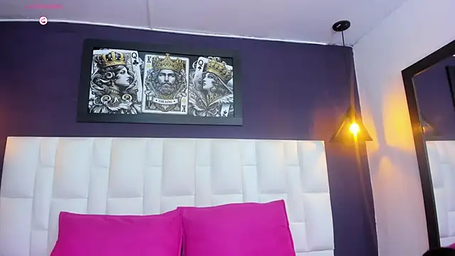 Snapshot of Roslin-Nix chatting on 10-01-25, 08:04 Roslin-Nix online show from 10-01-25, 08:04