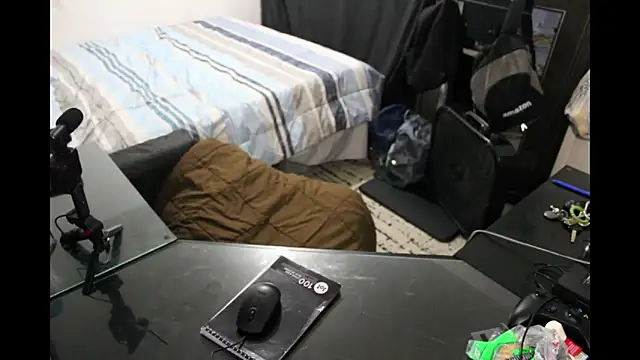 Snapshot of jamalcarter chatting on 12-17-25, 07:36 jamalcarter online show from 12-17-25, 07:36