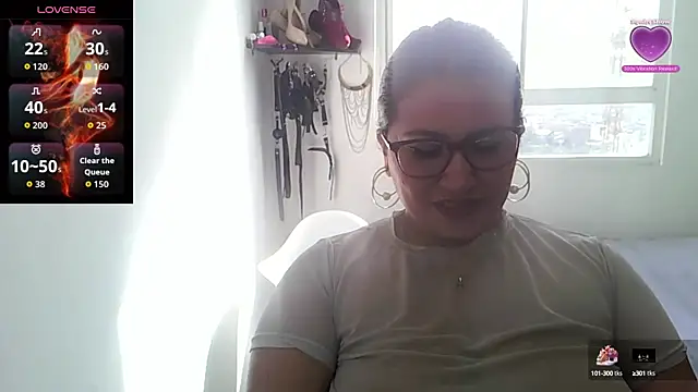 Snapshot of Vesper_Vixen chatting on 09-13-25, 12:49 Vesper Vixen online show from 09-13-25, 12:49