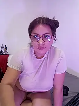 Snapshot of Vesper_Vixen chatting on 12-03-25, 03:21 Vesper Vixen online show from 12-03-25, 03:21