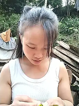Snapshot of liu-liusexy chatting on 10-10-25, 07:40 liu-liusexy online show from 10-10-25, 07:40